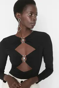 TRENDYOLMİLLA Black Window/Cut Out Detailed with accessories snaps Bodysuit .D.0014 - Image 3