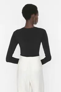 TRENDYOLMİLLA Black Window/Cut Out Detailed with accessories snaps Bodysuit .D.0014 - Image 4