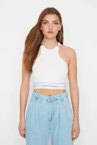 TRENDYOLMİLLA Sagaza Studio White Metal Accessory Detailed Knitting Bustier