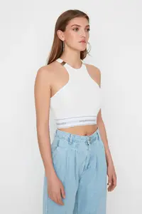 TRENDYOLMİLLA Sagaza Studio White Metal Accessory Detailed Knitting Bustier - Image 2
