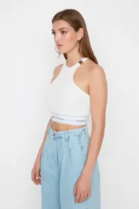 TRENDYOLMİLLA Sagaza Studio White Metal Accessory Detailed Knitting Bustier - Image 3
