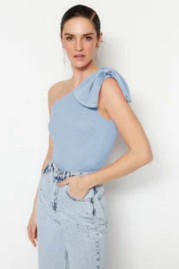 TRENDYOLMİLLA Light Blue Single Arm Bow Detailed Knitwear Blouse - Image 2