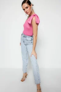 TRENDYOLMİLLA Pink Single Arm Bow Detailed Knitwear Blouse - Image 3