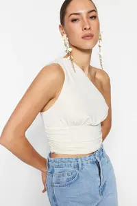 TRENDYOLMİLLA Ecru Crop Lined shiny Knitting Bustier - Image 4