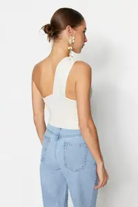 TRENDYOLMİLLA Ecru Crop Lined shiny Knitting Bustier - Image 8