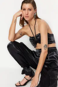 TRENDYOLMİLLA Black Crop Lined Weaving with accessories Satin Bustier