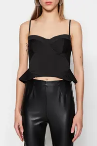 TRENDYOLMİLLA Black Crop Lined Knitting Bustier - Image 4