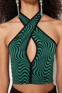 TRENDYOLMİLLA Black-Green Crop Knitting Window/Cut Out Detailed Animal Patterned Bustier - Image 4