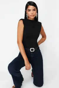 TRENDYOLMİLLA Black Fitted snaps Knitting Bodysuit .D.00012 - Image 2
