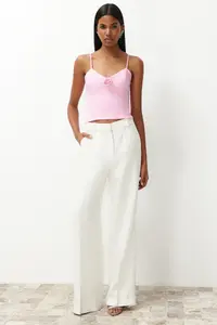 TRENDYOLMİLLA Pink Crop Rose Detailed Weaving Bustier - Image 3