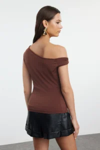 TRENDYOLMİLLA Brown Metal with accessories Knitting Blouse - Image 6