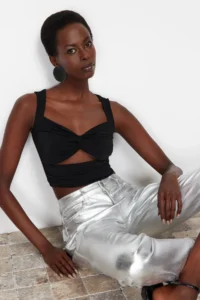 TRENDYOLMİLLA Black Crop Window/Cut Out Detailed Knitting Blouse - Image 3