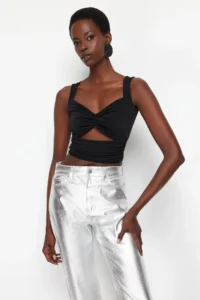 TRENDYOLMİLLA Black Crop Window/Cut Out Detailed Knitting Blouse - Image 4