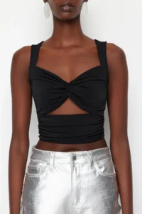TRENDYOLMİLLA Black Crop Window/Cut Out Detailed Knitting Blouse - Image 5