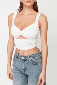 TRENDYOLMİLLA White Crop Window/Cut Out Detailed Knitting Blouse - Image 10