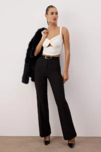 TRENDYOLMİLLA White Crop Window/Cut Out Detailed Knitting Blouse - Image 2