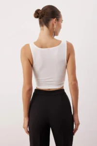TRENDYOLMİLLA White Crop Window/Cut Out Detailed Knitting Blouse - Image 4