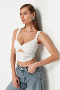 TRENDYOLMİLLA White Crop Window/Cut Out Detailed Knitting Blouse - Image 8