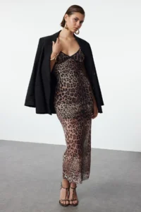 TRENDYOLMİLLA Brown Body-Fitting Leopard Patterned Tulle Weaving Evening Gown Gece Graduation Dress - Image 2