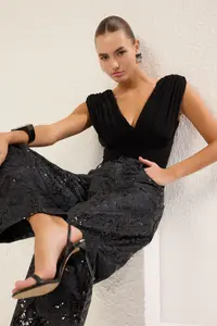 TRENDYOLMİLLA Black V-neck Drapeli snaps Knitting .D.00012 - Image 2