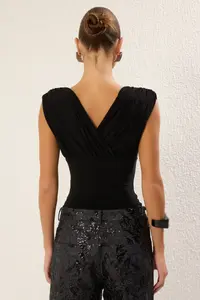 TRENDYOLMİLLA Black V-neck Drapeli snaps Knitting .D.00012 - Image 5