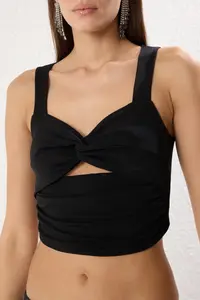 TRENDYOLMİLLA Black-White 2 Sets Package Cut Out/Window Detailed Crop Knitting Blouse - Image 4