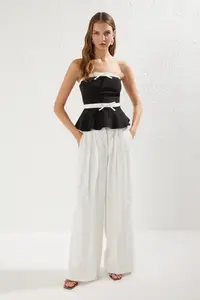 TRENDYOLMİLLA Black-White Strapless Bow Detailed Weaving Bustier - Image 2