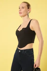 TRENDYOLMİLLA Black Crop Lace Detailed Weaving Chic Bustier - Image 2