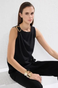 TRENDYOLMİLLA Black Accessory Detailed Weaving Blouse - Image 2