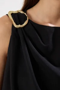TRENDYOLMİLLA Black Accessory Detailed Weaving Blouse - Image 4