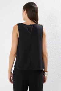 TRENDYOLMİLLA Black Accessory Detailed Weaving Blouse - Image 5
