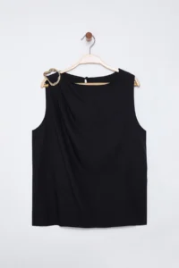 TRENDYOLMİLLA Black Accessory Detailed Weaving Blouse - Image 6