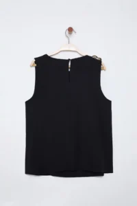 TRENDYOLMİLLA Black Accessory Detailed Weaving Blouse - Image 8