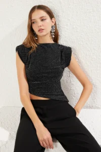 TRENDYOLMİLLA Black Simli Knitting Blouse - Image 3