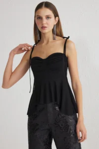 TRENDYOLMİLLA Black Chest Detailed Knitting Blouse