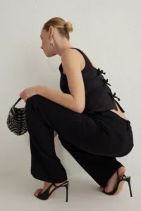 TRENDYOLMİLLA Black Black Bow Detailed Weaving Blouse - Image 3