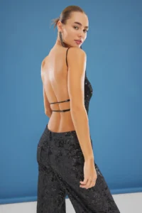 TRENDYOLMİLLA Black Back Detailed shiny Sequin Knitting Blouse