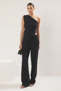 TRENDYOLMİLLA Black Plain Boat Neck Sleeveless Knitting Scuba Crepe Party Blouse - Image 4
