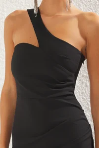 TRENDYOLMİLLA Black Fitted Asymmetric Collar Chic Short Evening Gown Gece Graduation Dress - Image 4