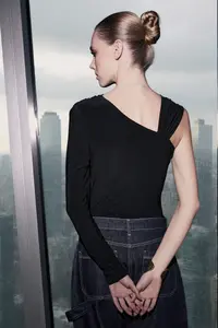TRENDYOLMİLLA Limited Edition Black Accessory Detailed Asymmetric Yaka Knitting Party Bodysuit .D.00001 - Image 4