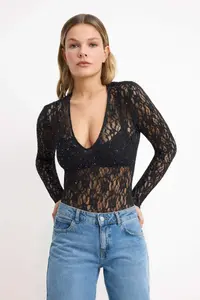 TRENDYOLMİLLA Black Stone Lace V-neck Unlined Party Bodysuit .D.00005