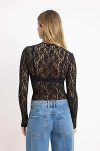 TRENDYOLMİLLA Black Stone Lace V-neck Unlined Party Bodysuit .D.00005 - Image 4