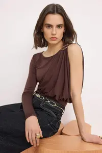 TRENDYOLMİLLA Brown Single Arm Accessory Detailed Knitting Bodysuit .D.00008