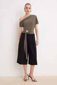 TRENDYOLMİLLA Khaki Asymmetric Yaka Accessory Detailed Party Blouse .D.00013 - Image 2
