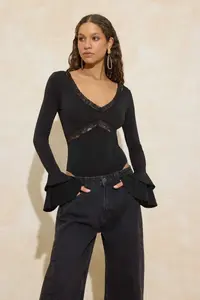 TRENDYOLMİLLA Black Lace Garnili V-neck Party Flexible Knitting snaps Bodysuit .D.00018
