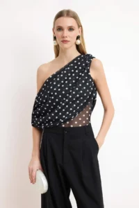 TRENDYOLMİLLA Black-White Asymmetric Yaka Polka Dot Party Blouse