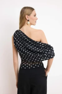 TRENDYOLMİLLA Black-White Asymmetric Yaka Polka Dot Party Blouse - Image 4