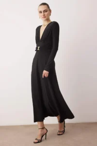 TRENDYOLMİLLA Black Accessory Detailed padded V-neck Knitting Dress - Image 2