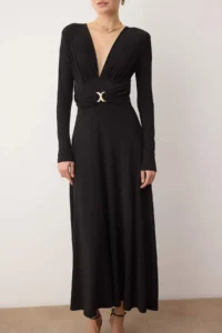 TRENDYOLMİLLA Black Accessory Detailed padded V-neck Knitting Dress - Image 3