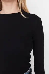 TRENDYOLMİLLA Black Fitted Dog collar Ribbed Flexible Knitting Bodysuit .D.0011 - Image 4